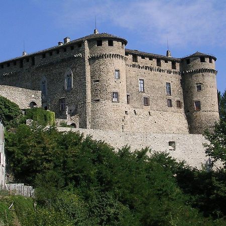 Castello Di Compiano Hotel Relais Museum Esterno foto