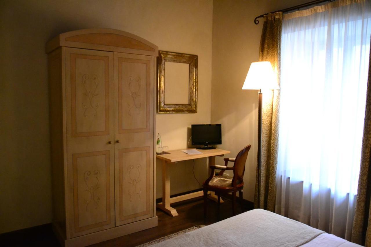 Castello Di Compiano Hotel Relais Museum Esterno foto