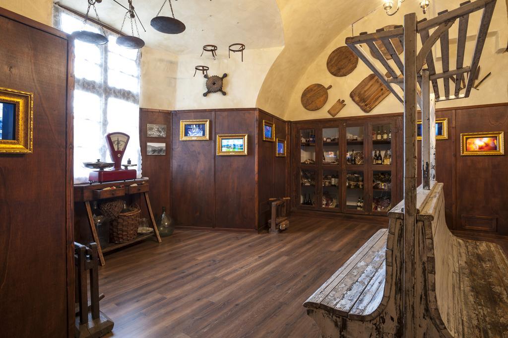 Castello Di Compiano Hotel Relais Museum Esterno foto
